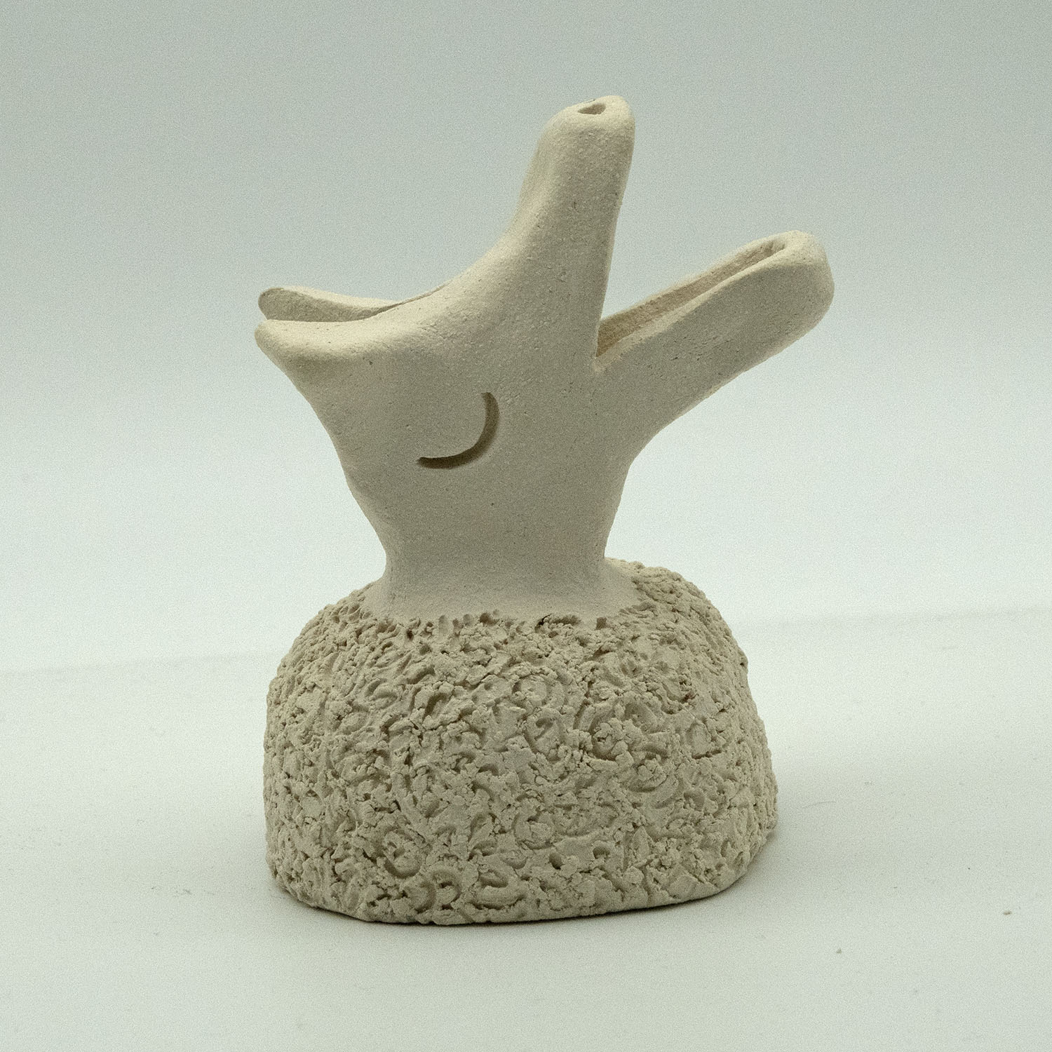 Vilodjur (nummer 26) "Jag sjunger för att jag är glad eller är jag glad för att jag sjunger" – vilande skulptur i Lera.