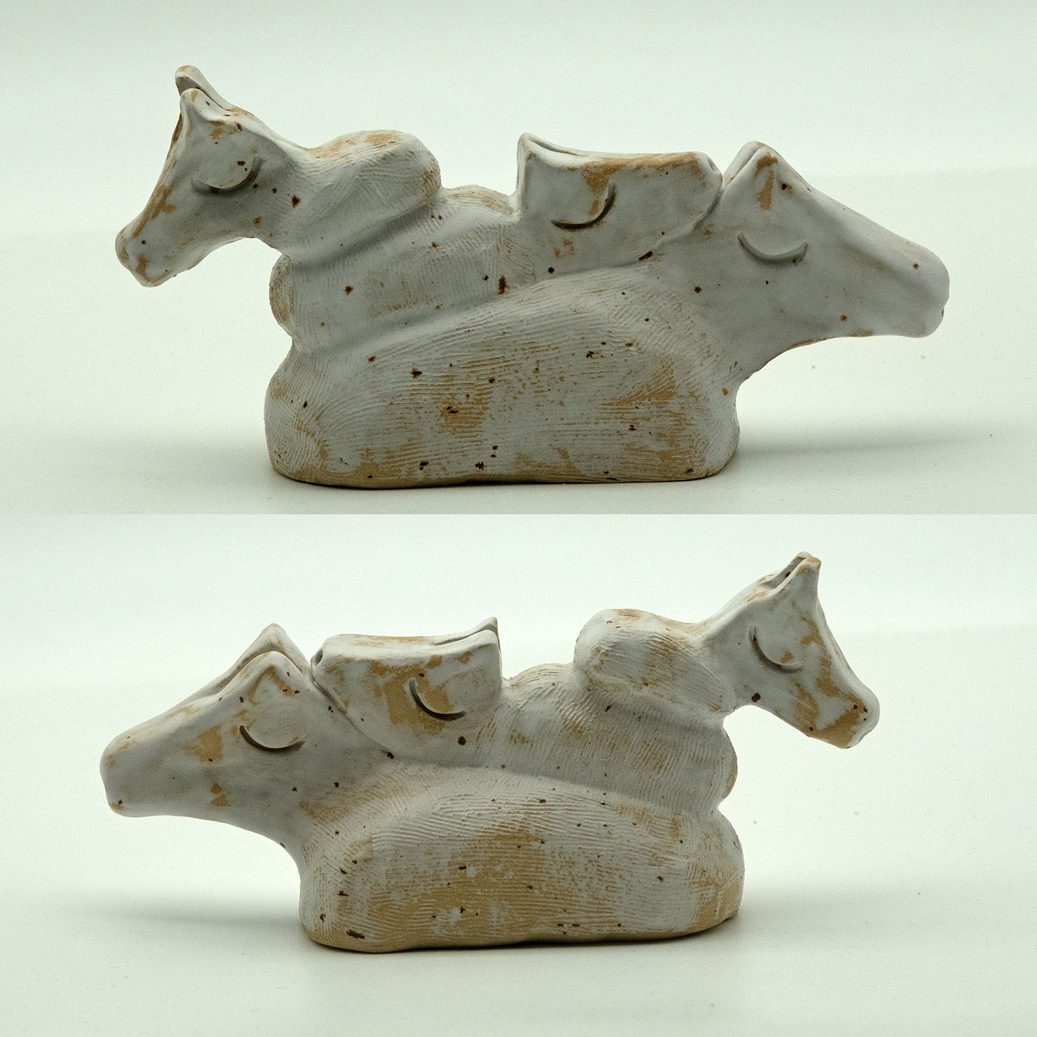 Vilodjur (nummer 8) "The ultimate snooze trio imperfecta" – vilande skulptur i Lera.